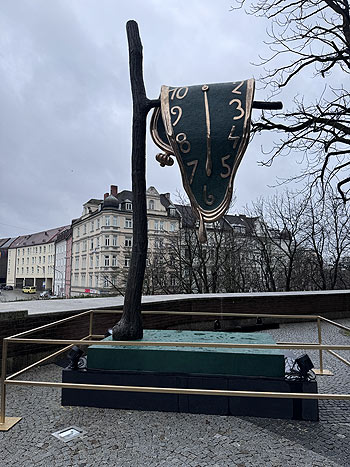 "DAL&Iacute;: SPELLBOUND  DIE AUSSTELLUNG" in der Alten Philharmonie im Fat Cat vom 02.02.-19.05.2024 (&copy;Foto: Martin Schmitz)